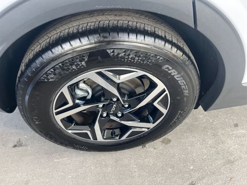 Used 2025 Kia Sportage LX image 30