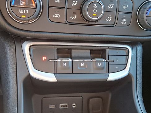 Used 2022 GMC Terrain SLE w/ Driver Convenience Package AWD/4WD image 14