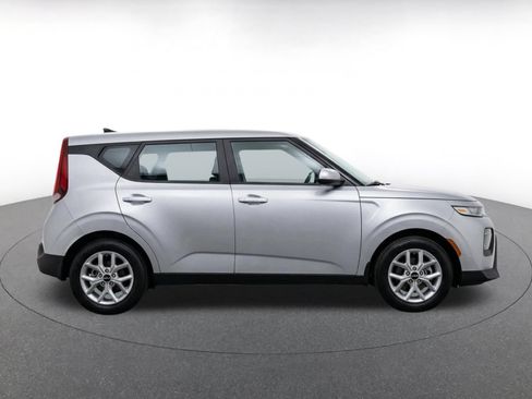 Used 2025 Kia Soul LX w/ LX Technology Package FWD image 10