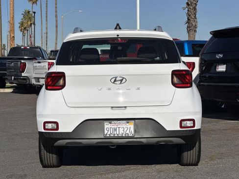 Used 2022 Hyundai Venue SEL image 5