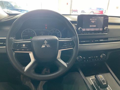 Used 2022 Mitsubishi Outlander ES image 29
