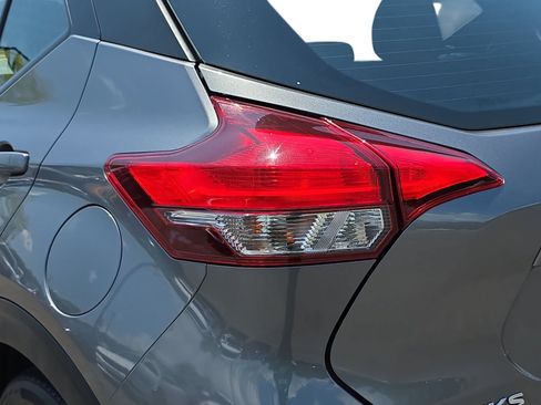 Used 2020 Nissan Kicks SR w/ SR Premium Package FWD image 29