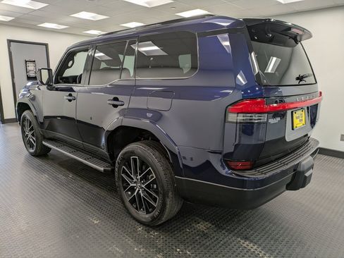 Used 2024 Lexus GX 550 image 6