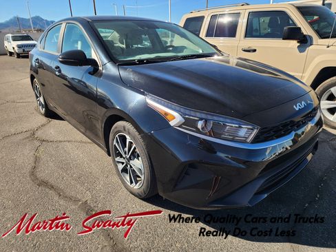 Used 2023 Kia Forte LXS w/ LXS Technology Package FWD image 1