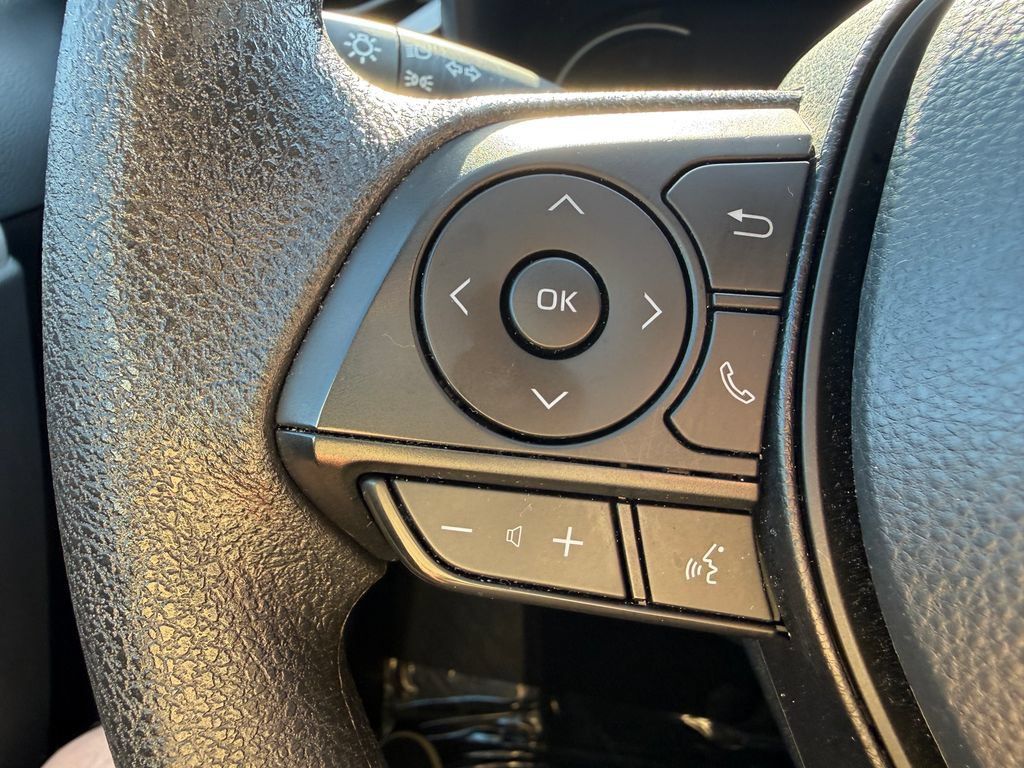Used 2025 Toyota RAV4 XLE FWD image 19