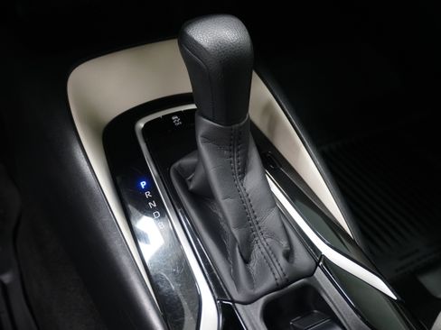 Used 2020 Toyota Corolla LE FWD image 19