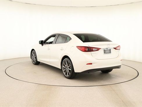 Used 2018 MAZDA MAZDA3 Touring image 4