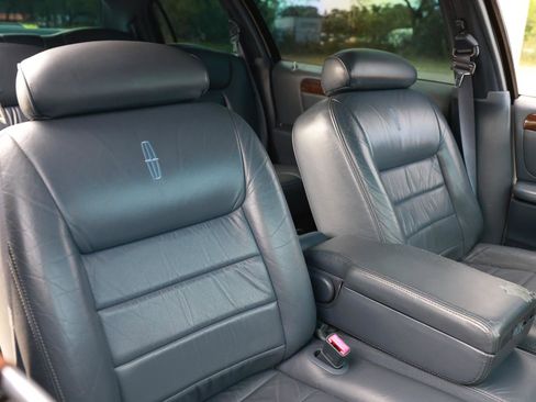 Used 1999 Lincoln Town Car Executive image 18