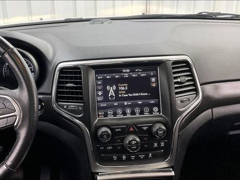 Used 2018 Jeep Grand Cherokee Altitude AWD/4WD image 6