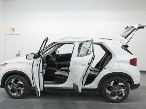 New 2025 Hyundai Venue SEL image 33