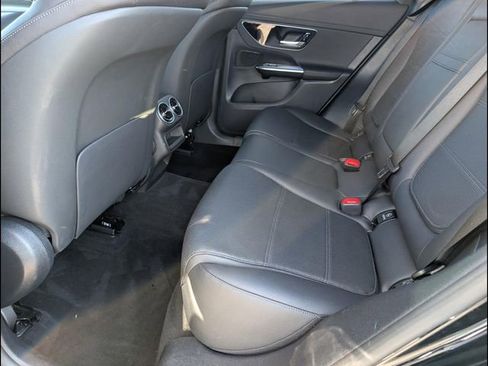 Used 2024 Mercedes-Benz GLC 300 image 10