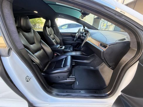 Used 2020 Tesla Model X image 28