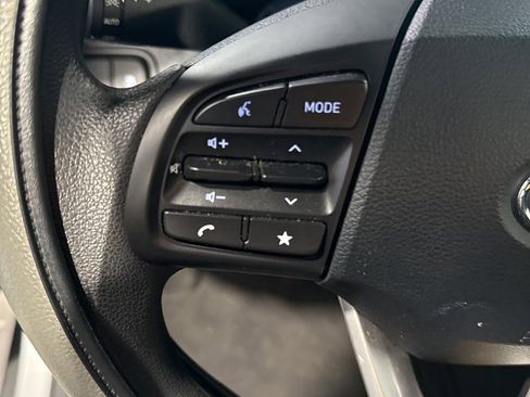 Used 2025 Hyundai Venue SE image 34