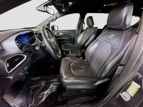 Used 2020 Chrysler Pacifica Touring-L w/ S Appearance Package image 22