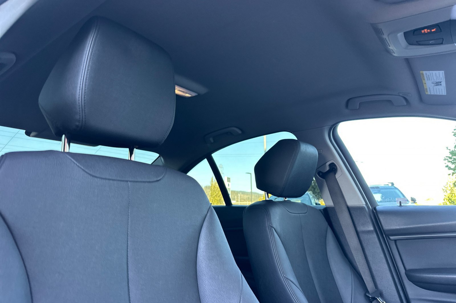 Used 2018 BMW 320i Sedan RWD image 17