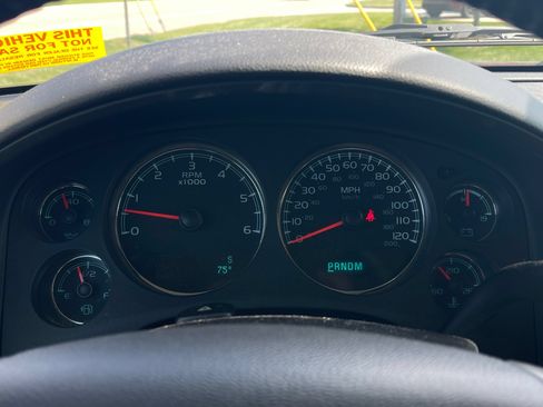 Used 2014 Chevrolet Suburban LS RWD image 9
