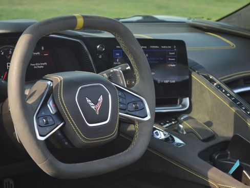 Used 2023 Chevrolet Corvette Stingray Premium Conv w/ Z51 Performance Package RWD image 14