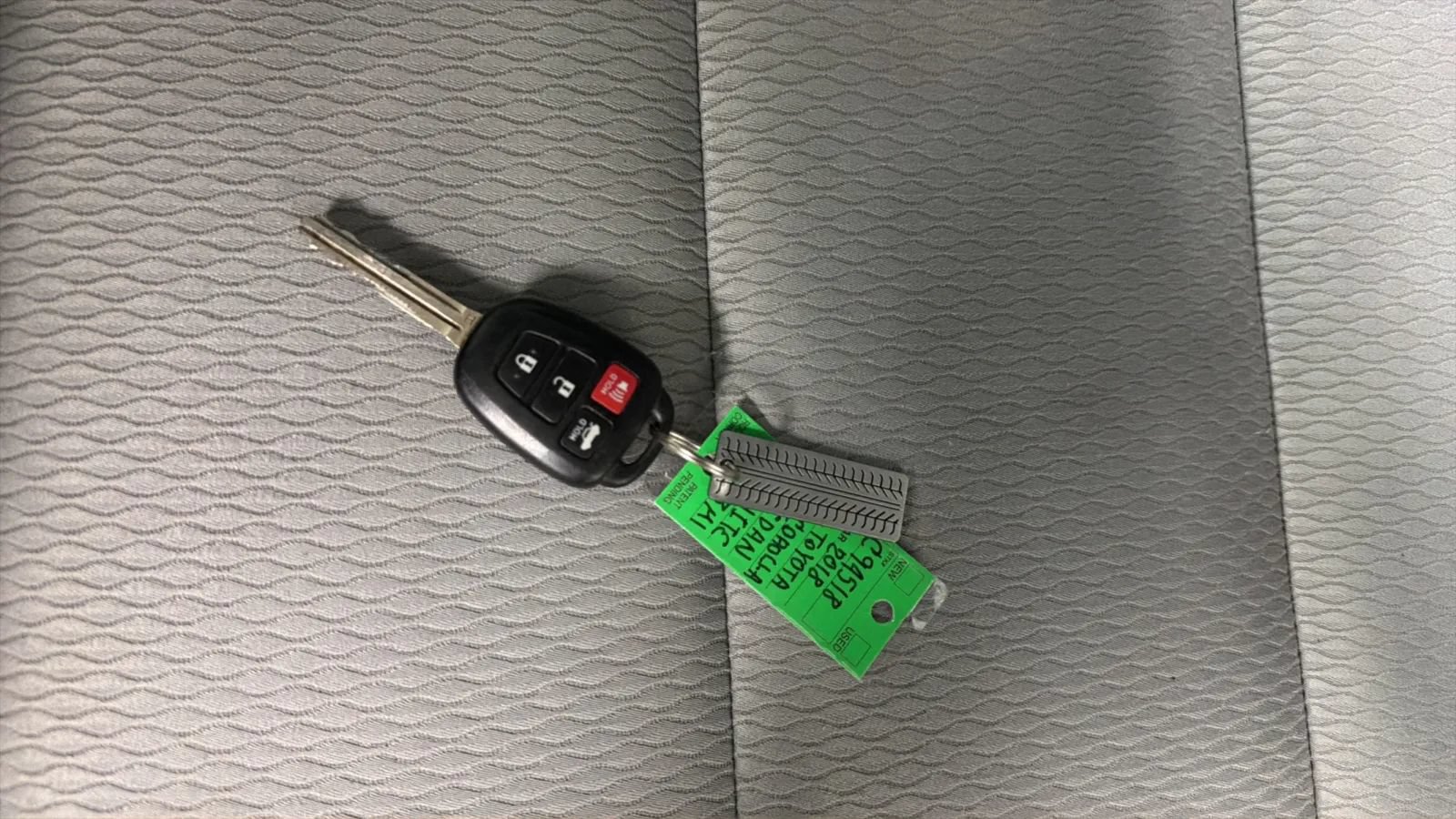 Used 2018 Toyota Corolla LE w/ Carpet Mat Package (TMS) FWD image 22