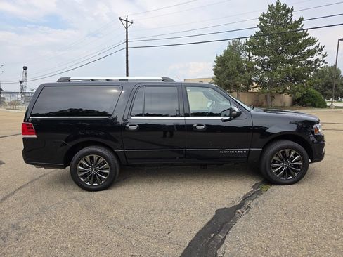 Used 2017 Lincoln Navigator L Select AWD/4WD image 9