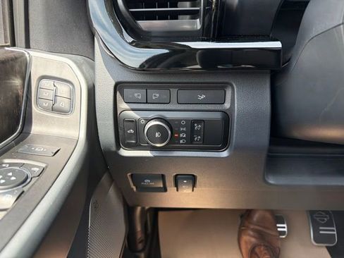Used 2024 Ford F250 Lariat w/ Lariat Ultimate Package AWD/4WD image 29