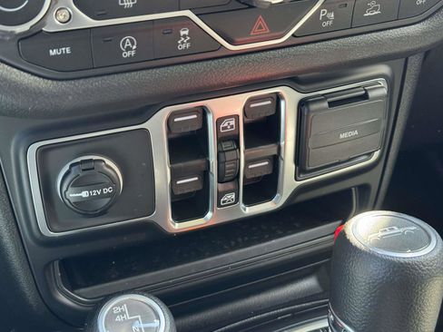 New 2026 Jeep Gladiator Sport AWD/4WD image 13