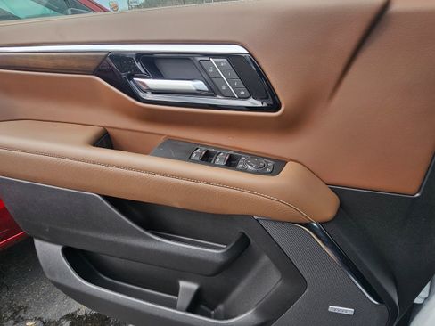 New 2026 Chevrolet Suburban High Country image 17