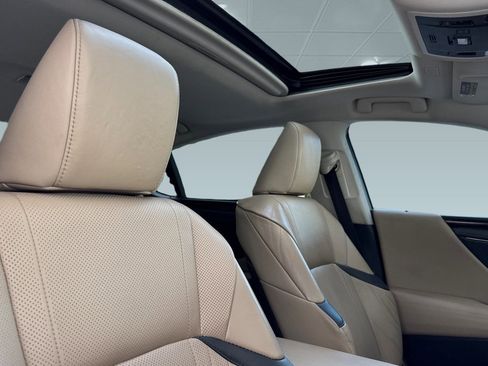 Used 2019 Lexus ES 300h image 15