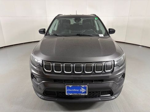 Used 2022 Jeep Compass Latitude w/ Convenience Group AWD/4WD image 3