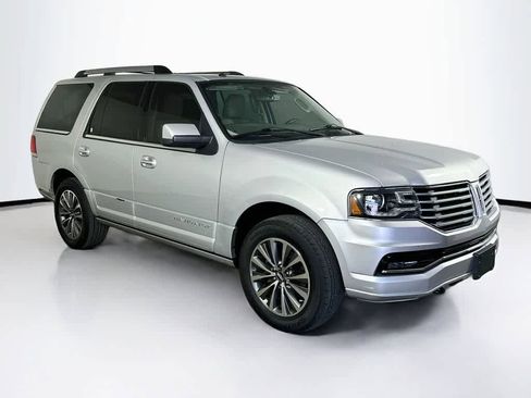 Used 2016 Lincoln Navigator Select RWD image 24