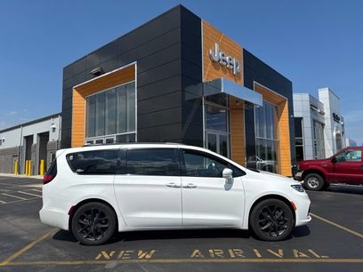 Used 2022 Chrysler Pacifica Touring-L w/ S Appearance Package