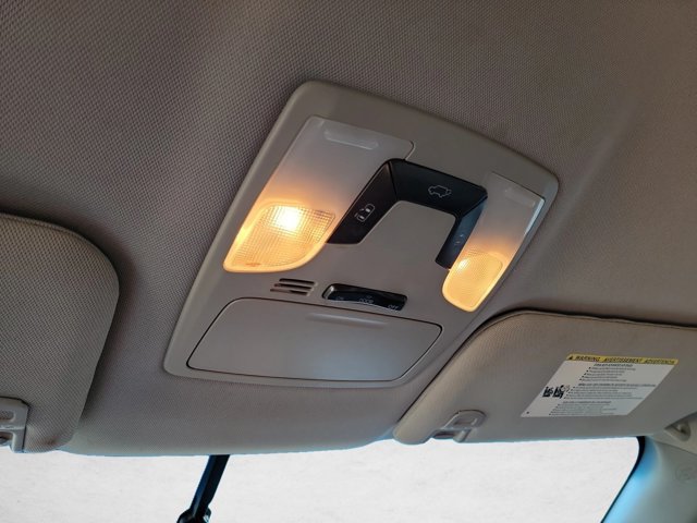 Used 2015 Toyota Sienna SE FWD image 16