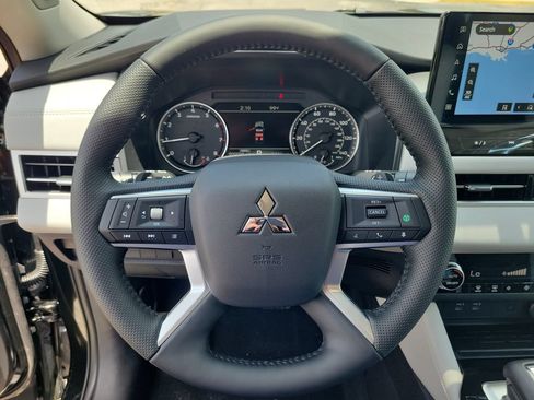 New 2026 Mitsubishi Outlander SE FWD image 17