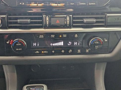 Used 2023 Nissan Pathfinder SL w/ Black Appearance Package image 22