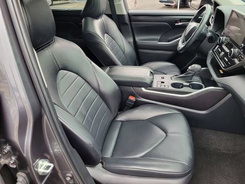 Used 2023 Toyota Highlander XLE FWD image 21