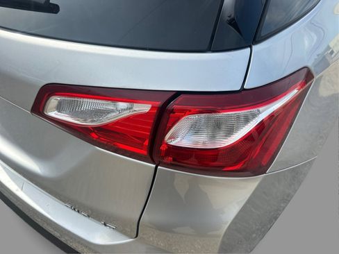 Used 2018 Chevrolet Equinox LT image 22