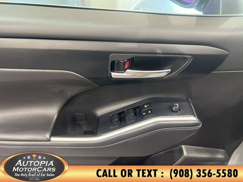 Used 2024 Toyota Highlander XLE AWD/4WD image 26