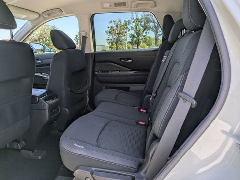 Used 2022 Nissan Pathfinder SV image 21