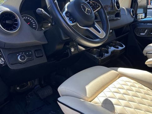 Used 2023 Mercedes-Benz Sprinter 3500 image 27