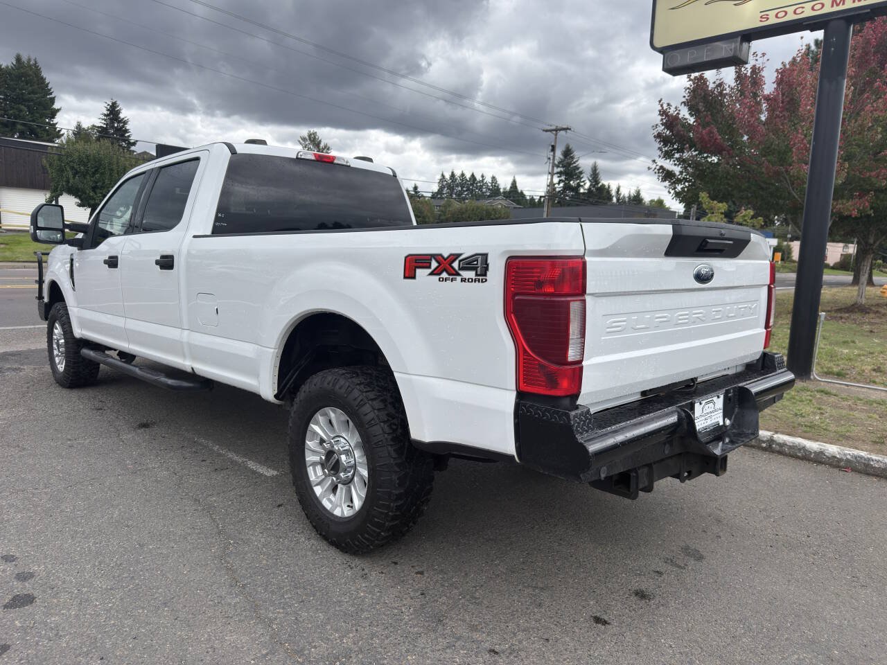 Used 2022 Ford F350 XLT w/ XLT Value Package AWD/4WD image 4