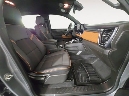 Used 2025 GMC Canyon AT4 w/ Nightfall Edition image 15