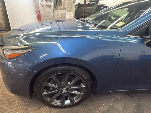 Used 2018 MAZDA MAZDA3 Touring FWD image 9