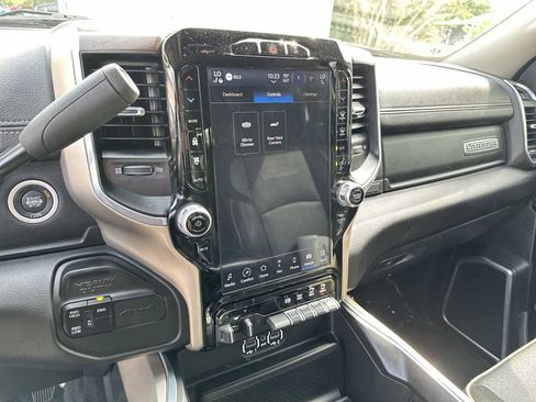 Used 2024 RAM 3500 Laramie AWD/4WD image 21