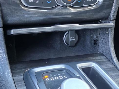 Used 2022 Chrysler 300 Touring w/ Sport Appearance Package image 17