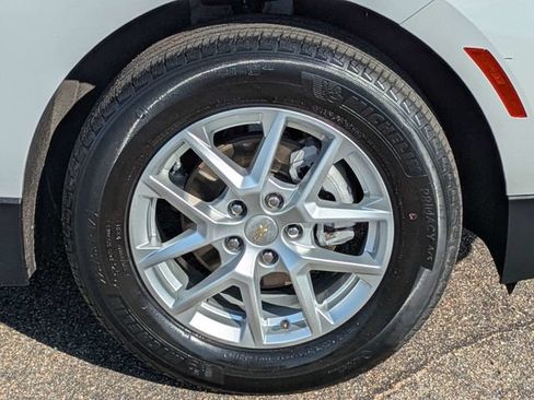 Used 2024 Chevrolet Equinox LT FWD image 11