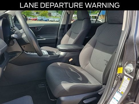 Used 2021 Toyota RAV4 LE AWD/4WD image 15