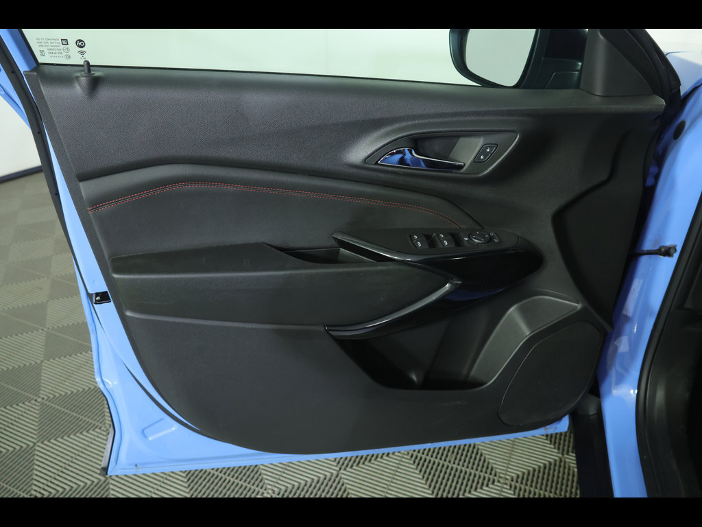 Used 2024 Chevrolet Trax RS w/ Sunroof Package FWD image 22