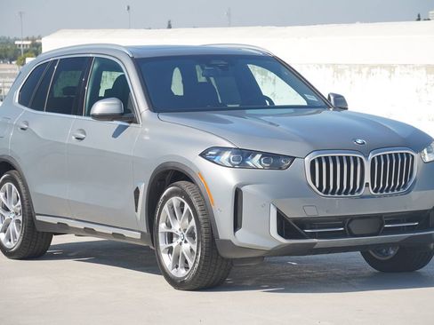 Used 2026 BMW X5 xDrive40i AWD/4WD image 3