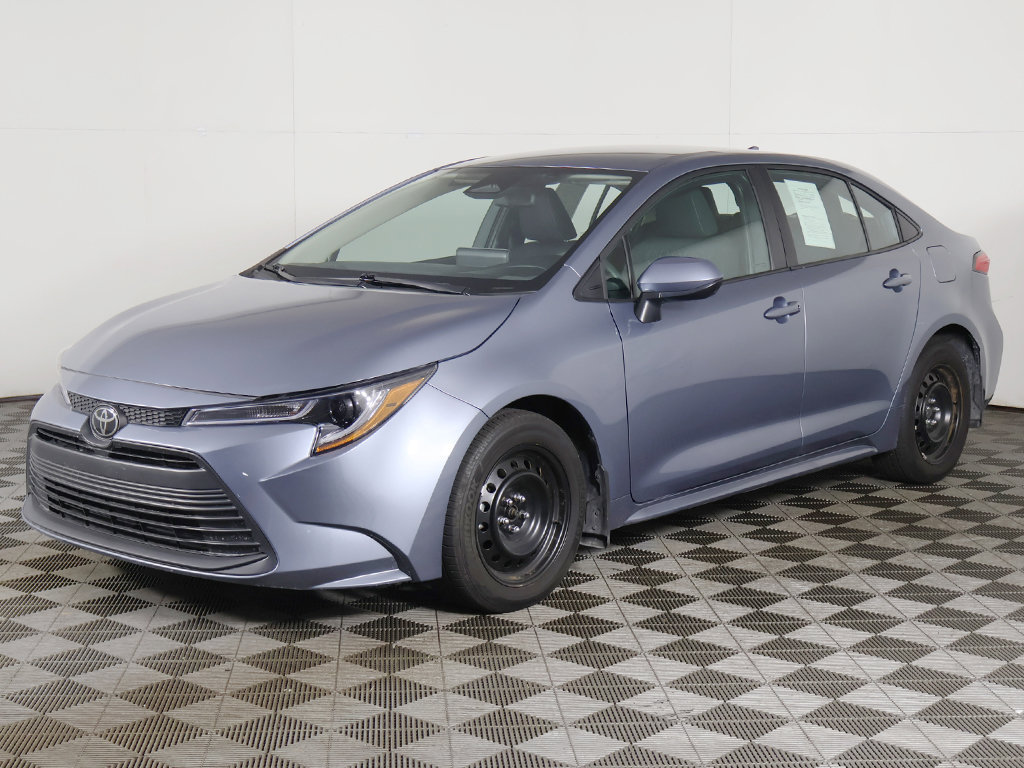 Used 2025 Toyota Corolla LE FWD image 5