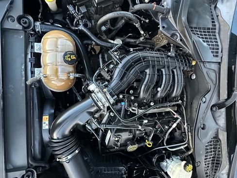 Used 2015 Ford Mustang Coupe RWD image 17