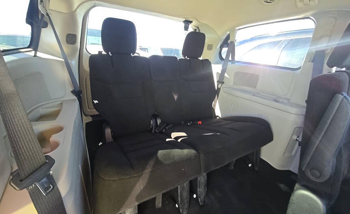 Used 2016 Dodge Grand Caravan SXT FWD image 10